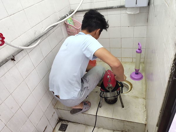 小店肥皂掉到马桶里把马桶堵住了怎么办？马桶堵住了怎么办